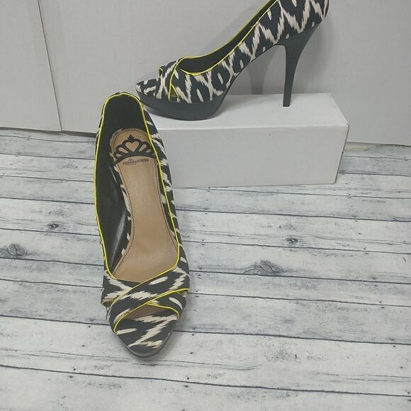 Fergalicious Shoes SZ 10M By Fergie - Picture 1 of 9